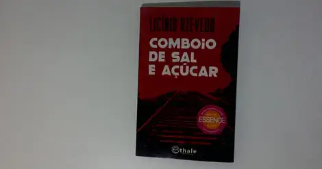 Obra literária Comboio de Sal e Açúcar de Licínio Azevedo nas bancas