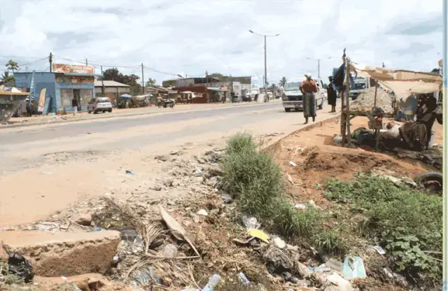 Há buracos na Av. Julius Nyerere
