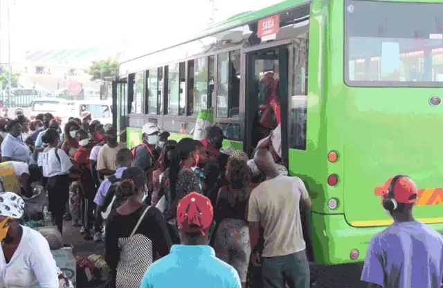 ''My Love'' proibidos e horários dos autocarros ajustados em Maputo