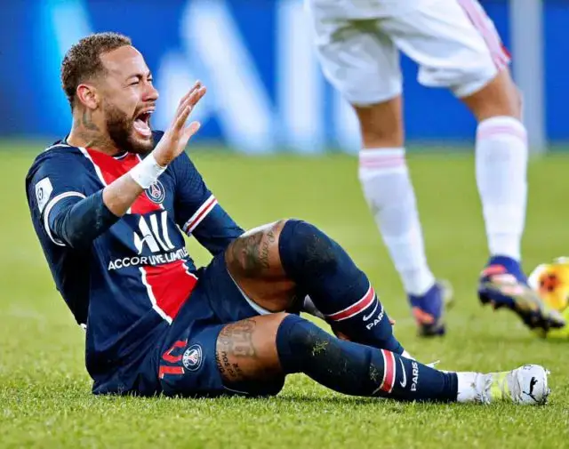 Neymar falha jogo do PSG em Barcelona devido a lesão muscular
