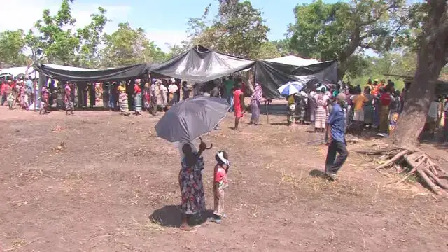 Famílias reassentadas em Guara-Guara dormem “apinhadas” na mesma tenda em Sofala