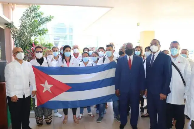 Profissionais de saúde cubanos chegam a Moçambique