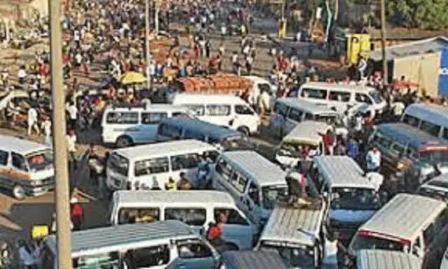 Maputo, Entrevistas e encurtamento de rotas preocupam passageiros