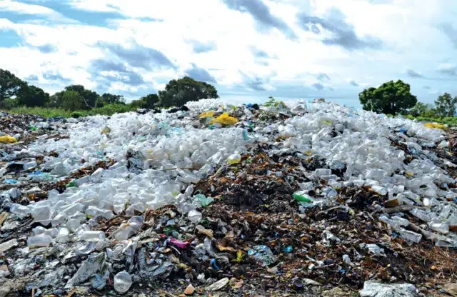 Lixeira periga a saúde de moradores em Nampula