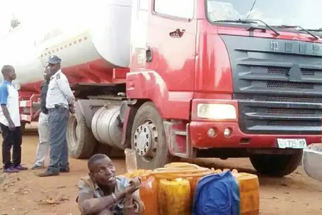 Autoridade apreendeu 10 mil litros de combustíveis contrabandeado em Manica