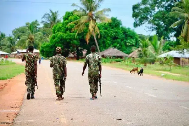 Militares foram detidos num aglomerado bebendo álcool em Pemba