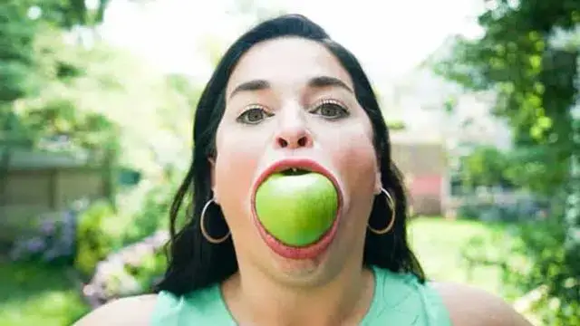 Conheça a mulher norte-americana com a maior boca do mundo