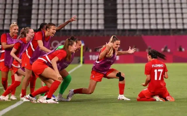 Canadá e Suécia vencem e fazem final do futebol feminino