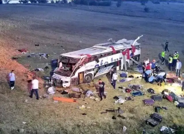 Despiste de autocarro fez 15 mortos e 17 feridos em na Turquia