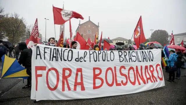 200 pessoas manifestaram-se contra atribuição de cidadania honorária a Bolsonaro