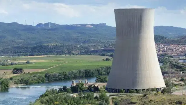 Um morto e três feridos por fuga de CO2 em central nuclear espanhola