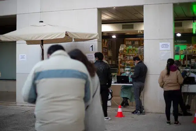 Variante Ómicron afetou 69 pessoas em Portugal