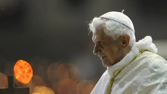 Papa emérito Bento XVI foi acusado de indiferença face a casos de abuso sexual na Alemanha