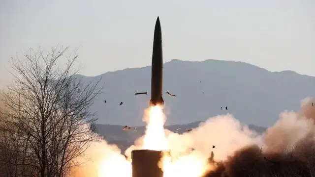 Coreia do Norte realizou teste balístico com alcance de uma altitude de mais de 2 mil quilómetros