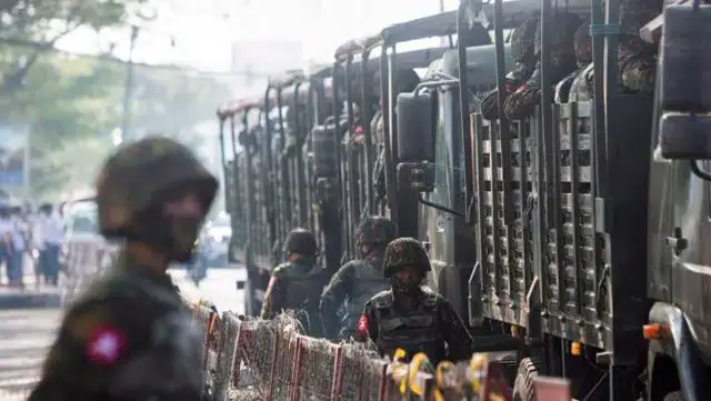 Exército incendiou 400 casas durante operação de busca por membros de uma milícia armada opositora em Myanmar