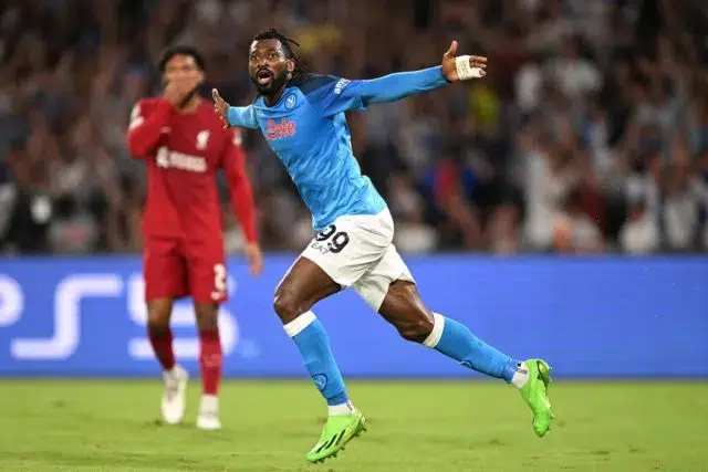 Nápoles aplica goleada histórica ao Liverpool