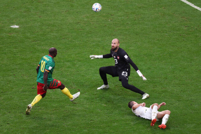 Em jogo eletrizante, Camarões reage e empata com Sérvia