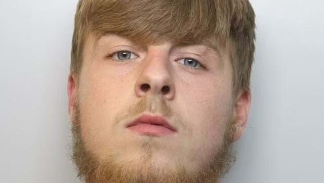 Mãe entrega filho à polícia por matar jovem de 16 anos à facada durante rixa