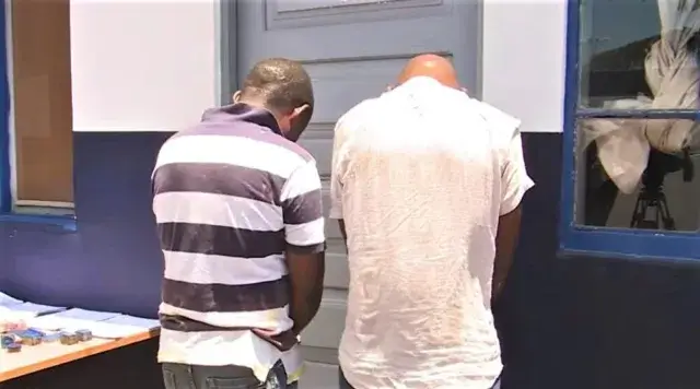 Jovens detidos por condução ilegal e suborno