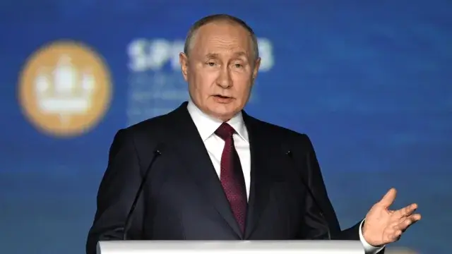 Putin mostra-se disponível para dialogar 'com quem quer a paz'