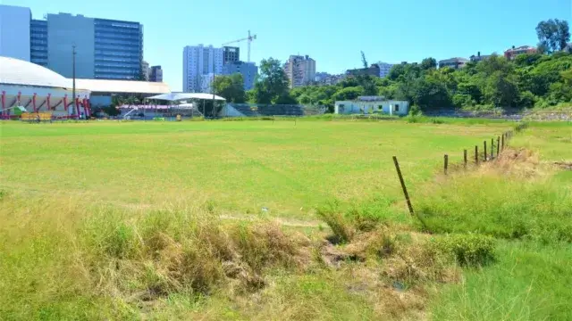Campo do Maxaquene terá piso sintético e iluminação