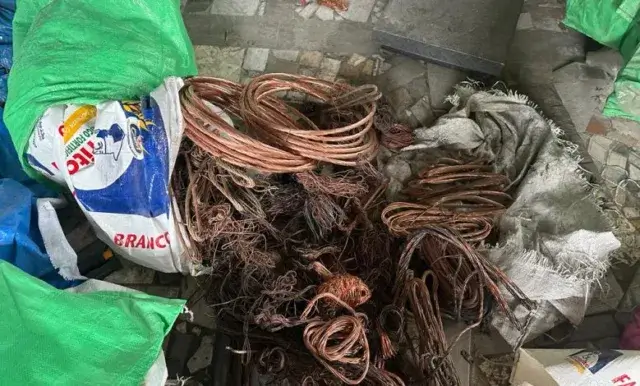Cidadã flagrada com quatro toneladas de fios de cobre