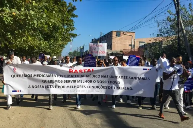 PR Filipe Nyusi apela aos médicos a regressarem ao trabalho