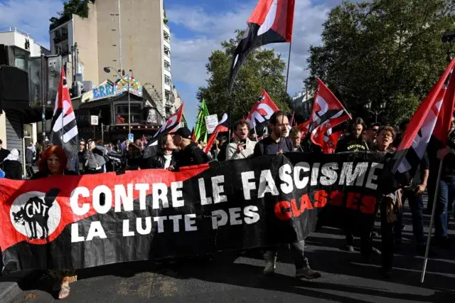 Manifestações por toda a França colocam autoridades em alerta