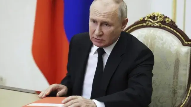 Putin acusa ocidente de liderar uma 'pirâmide financeira' em termos de divisas