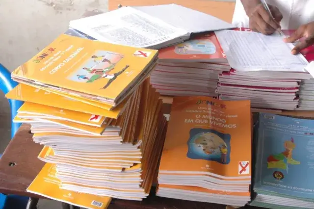 MINEDH garante livros nas escolas até 31 de Janeiro
