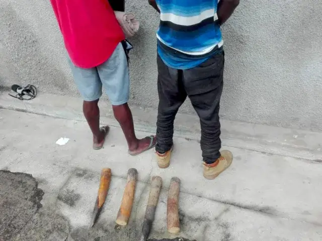 Jovens detidos por posse de marfim e heroína em Sofala