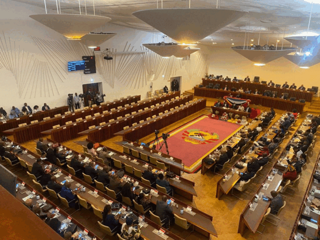 Renamo e MDM ausentes na Assembleia da República