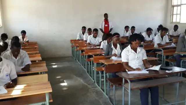 Cerca de 1,6 milhão de alunos submetidos a exames finais