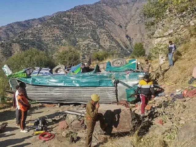 Despiste de autocarro na Índia faz 36 mortos
