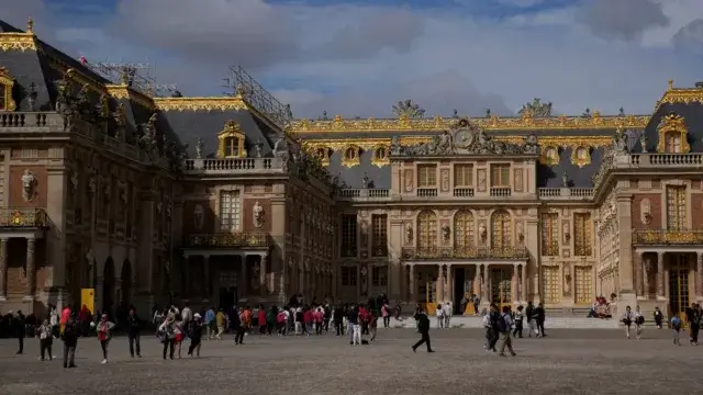 Palácio de Versalhes evacuado após ameaça de bomba