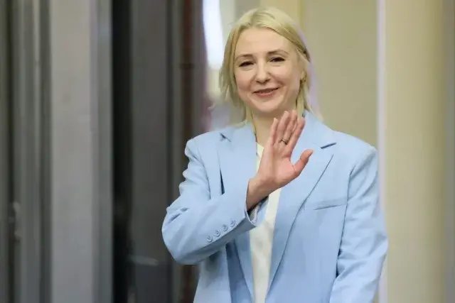 Jornalista anti-Kremlin candidata-se à presidência russa contra Putin