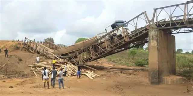 Ajudante morre após queda de camião que provocou desabamento de ponte