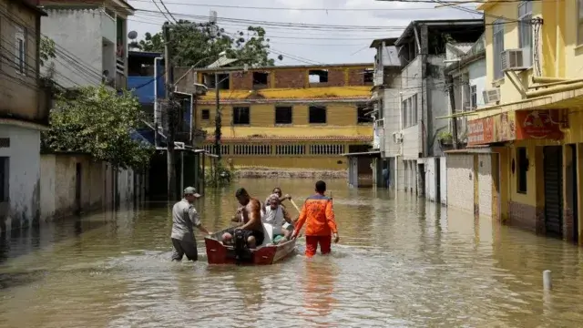 Chuva no Rio de Janeiro deixa pelo menos 13 mortos e nove mil desalojados
