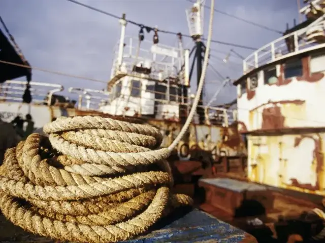 Embarcação de pesca com bandeira dos Camarões está retida há oito meses no porto de Maputo