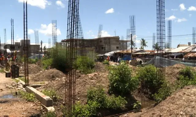 Comerciantes do Mercado Central de Quelimane queixam-se de lentidão na reconstrução