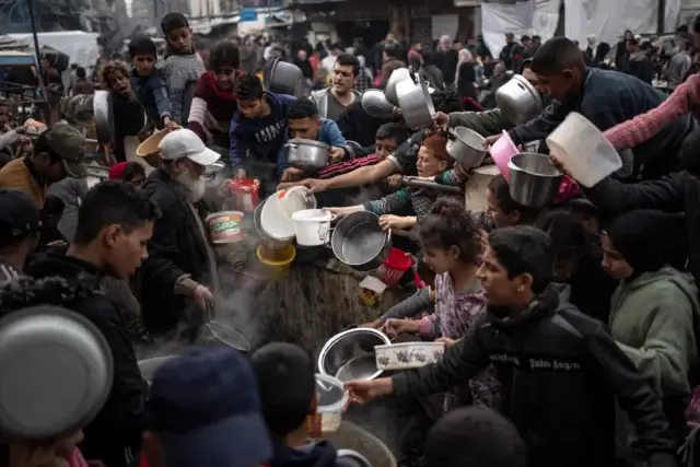 Mais de 500 mil pessoas enfrentam desespero por comida em Gaza