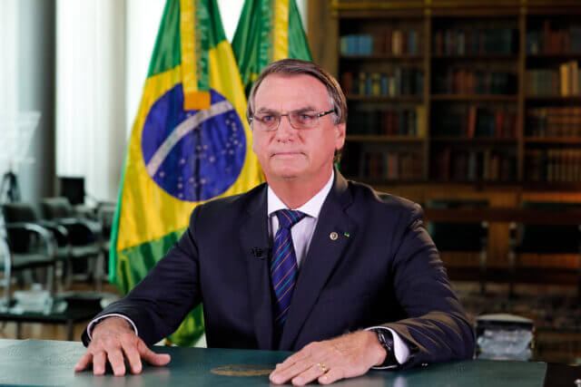 Antigos comandantes acusam Bolsonaro de propor planos de golpe de Estado