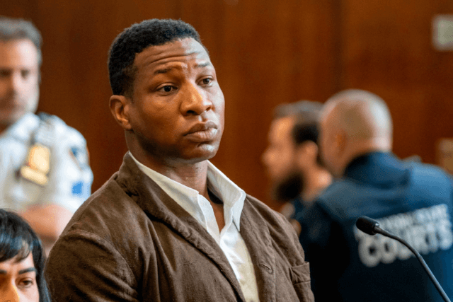 Ator Jonathan Majors enfrenta condenação por agressão e assédio