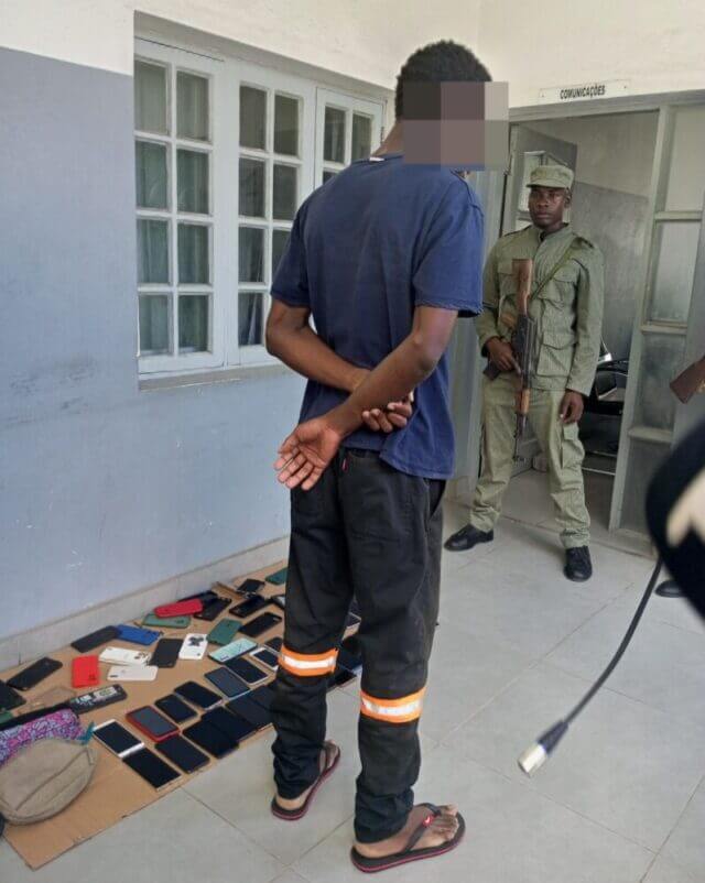 Indivíduo Encarcerado por Roubo de Telemóveis na Beira