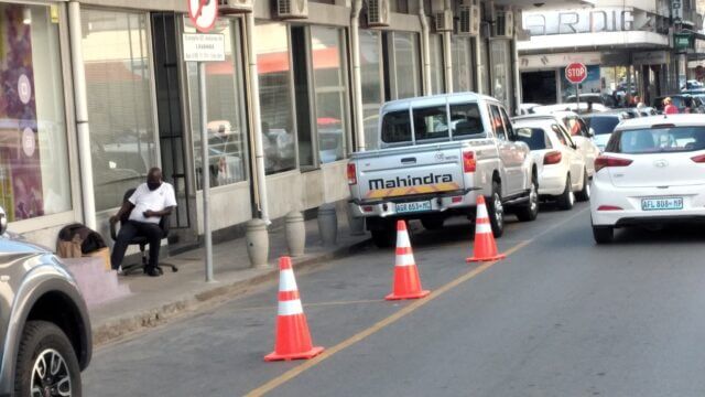 Disputa por estacionamento em Maputo provoca indignação entre moradores