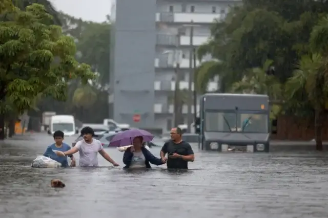 Enchentes na Flórida levam Governador a declarar estado de emergência