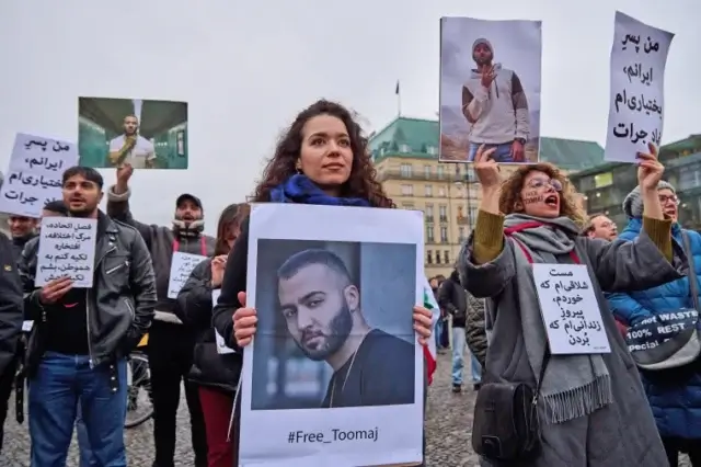 Supremo Tribunal do Irão revoga pena de morte a rapper Toomaj Salehi