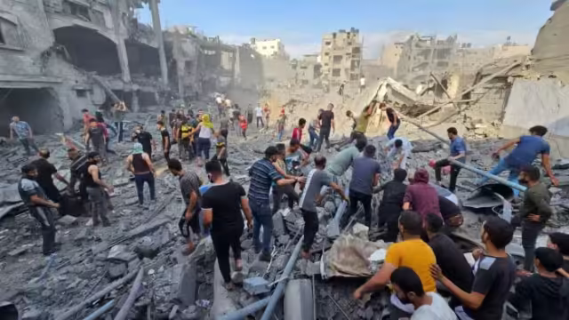 Bombardeamentos contra campo de refugiados