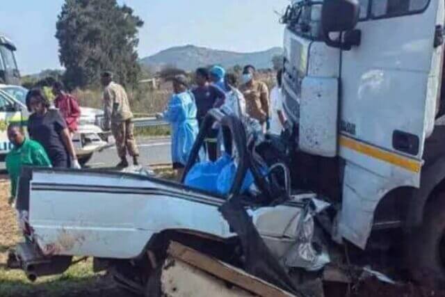 Trágico acidente com autocarro escolar na África do Sul resulta em 13 mortes