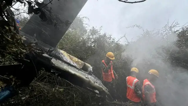 Queda de helicóptero no Nepal resulta em cinco mortes